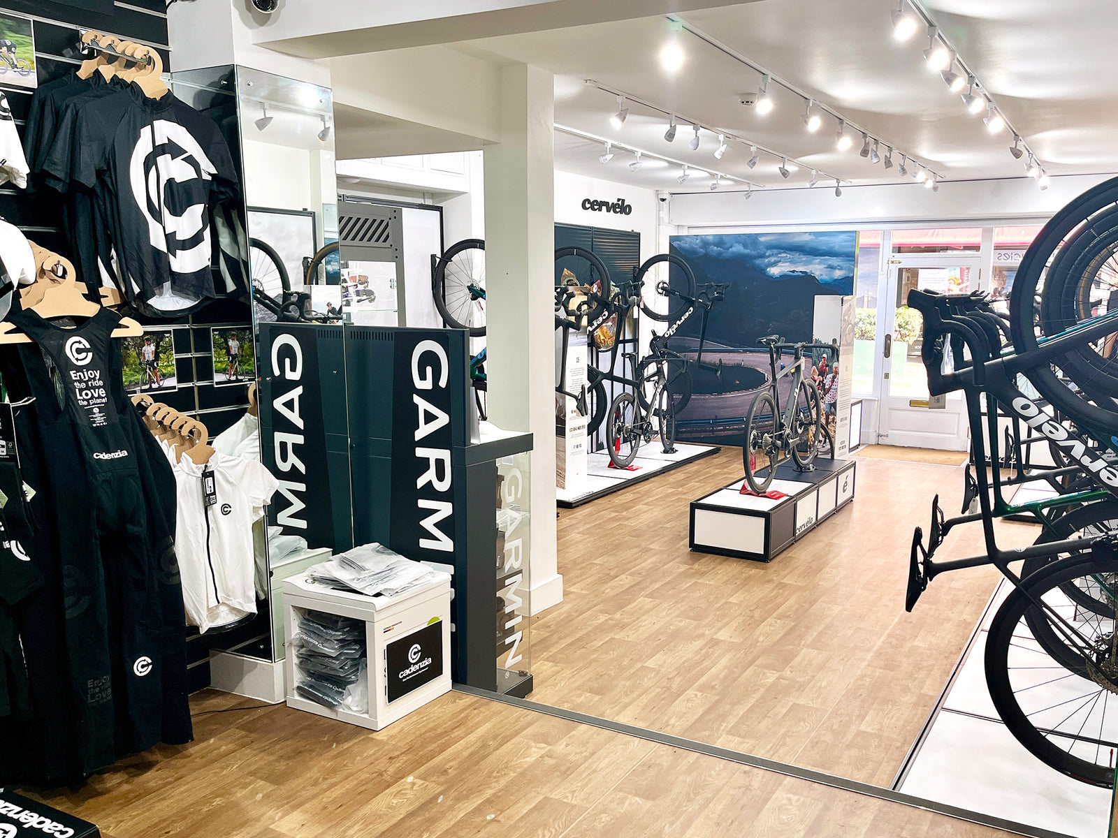 HENLEY CYCLES ANNOUNCED AS NEW CADENZIA STOCKIST